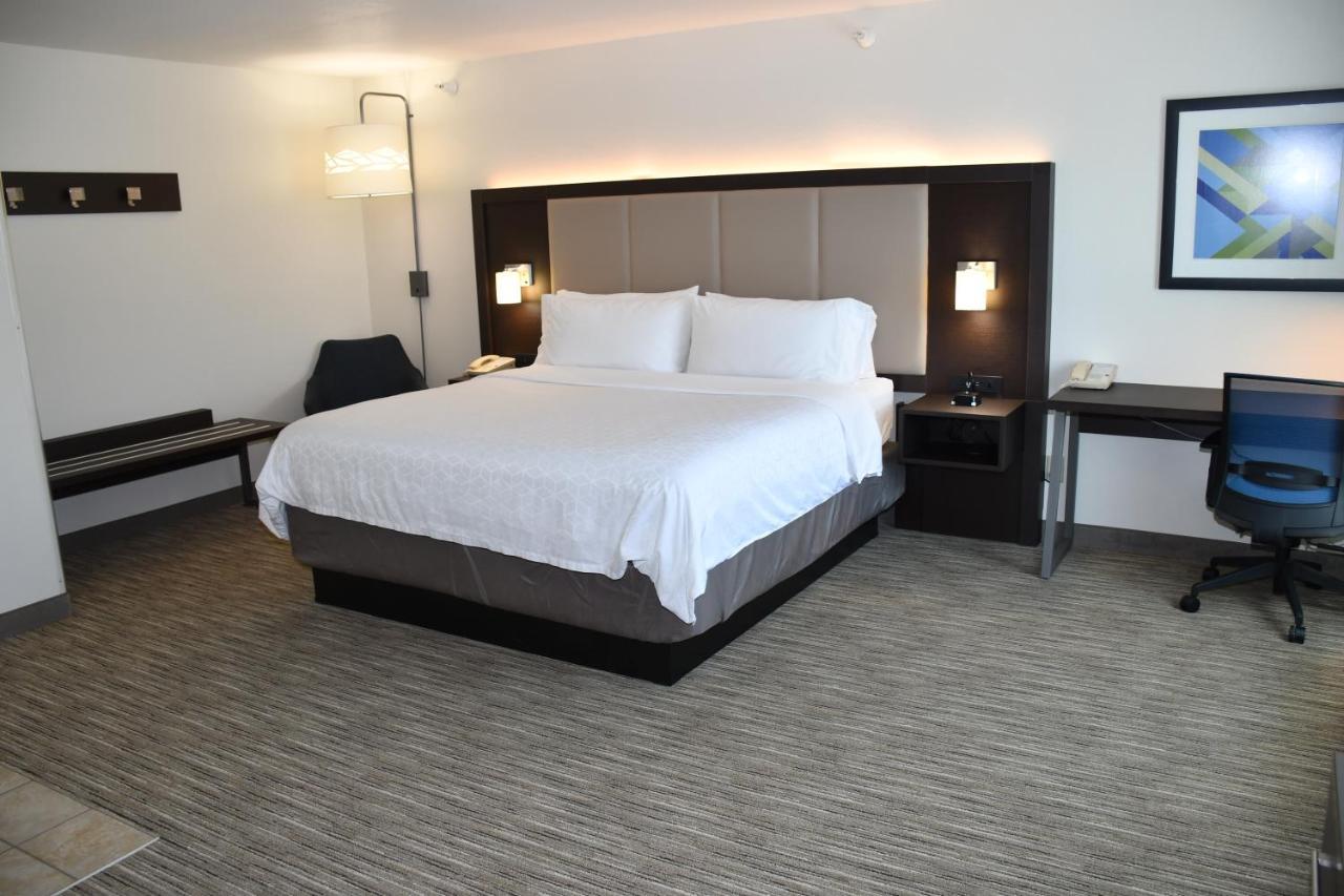 Holiday Inn Express Hotel & Suites Evanston By Ihg Стая снимка