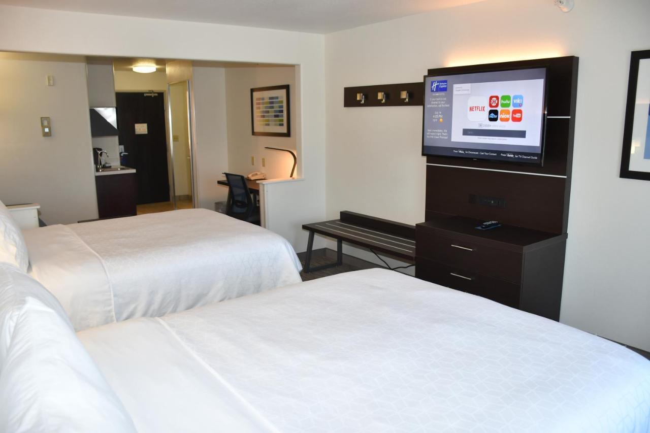 Holiday Inn Express Hotel & Suites Evanston By Ihg Стая снимка