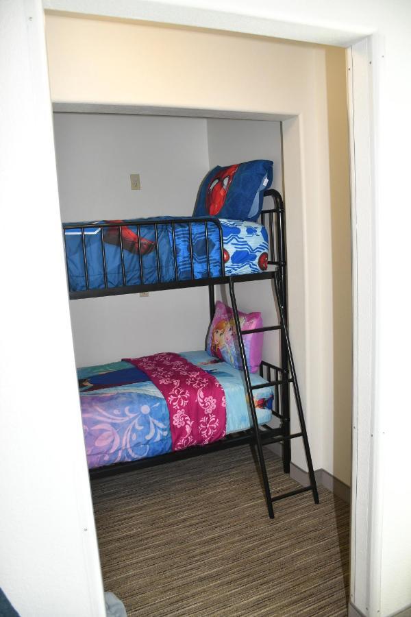 Holiday Inn Express Hotel & Suites Evanston By Ihg Екстериор снимка