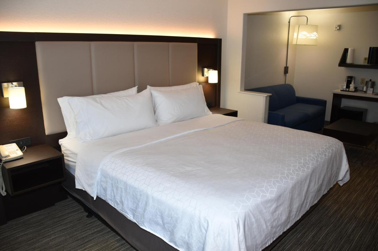 Holiday Inn Express Hotel & Suites Evanston By Ihg Екстериор снимка