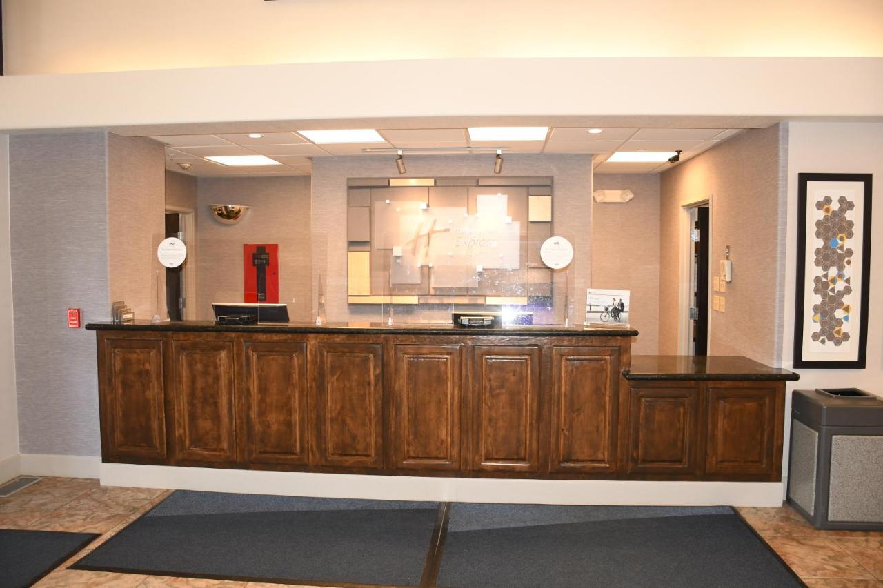 Holiday Inn Express Hotel & Suites Evanston By Ihg Екстериор снимка