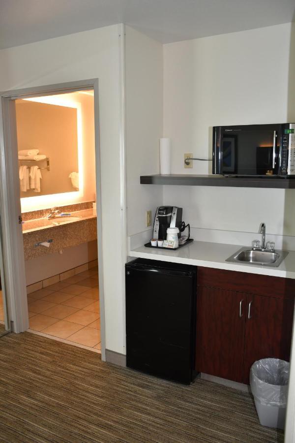 Holiday Inn Express Hotel & Suites Evanston By Ihg Стая снимка
