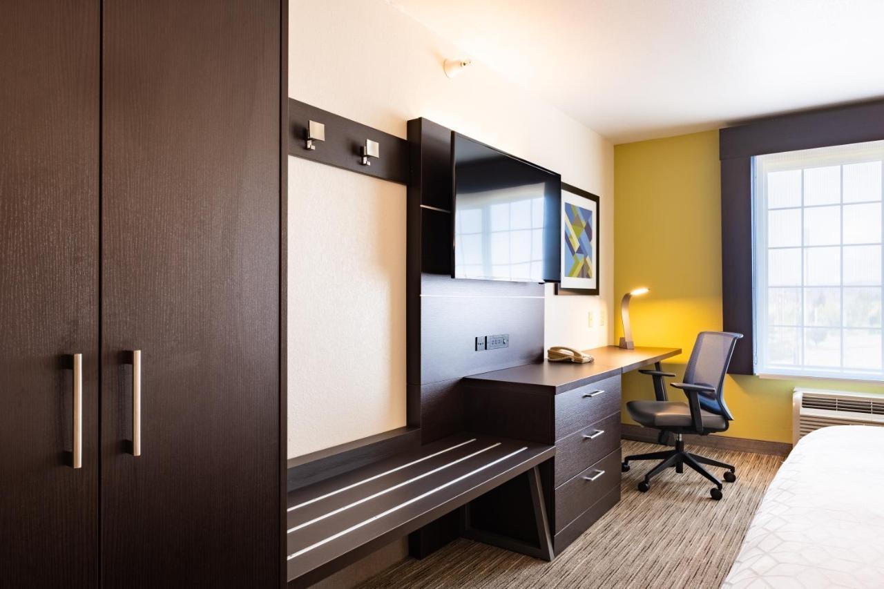 Holiday Inn Express Hotel & Suites Evanston By Ihg Екстериор снимка