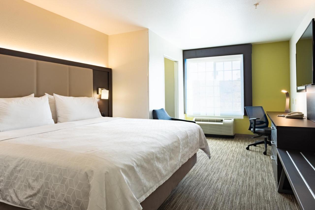 Holiday Inn Express Hotel & Suites Evanston By Ihg Екстериор снимка