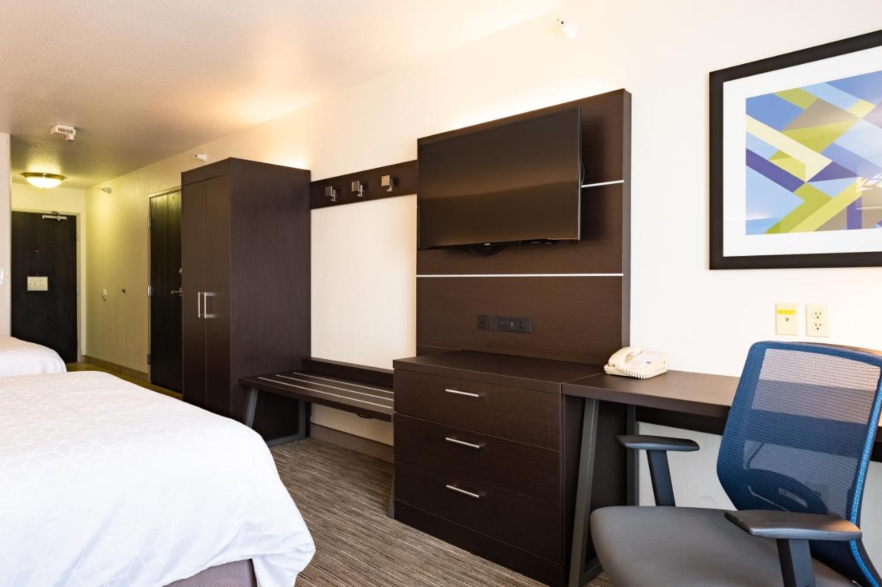 Holiday Inn Express Hotel & Suites Evanston By Ihg Екстериор снимка