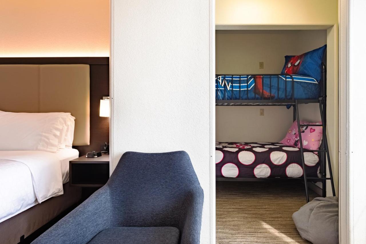 Holiday Inn Express Hotel & Suites Evanston By Ihg Екстериор снимка