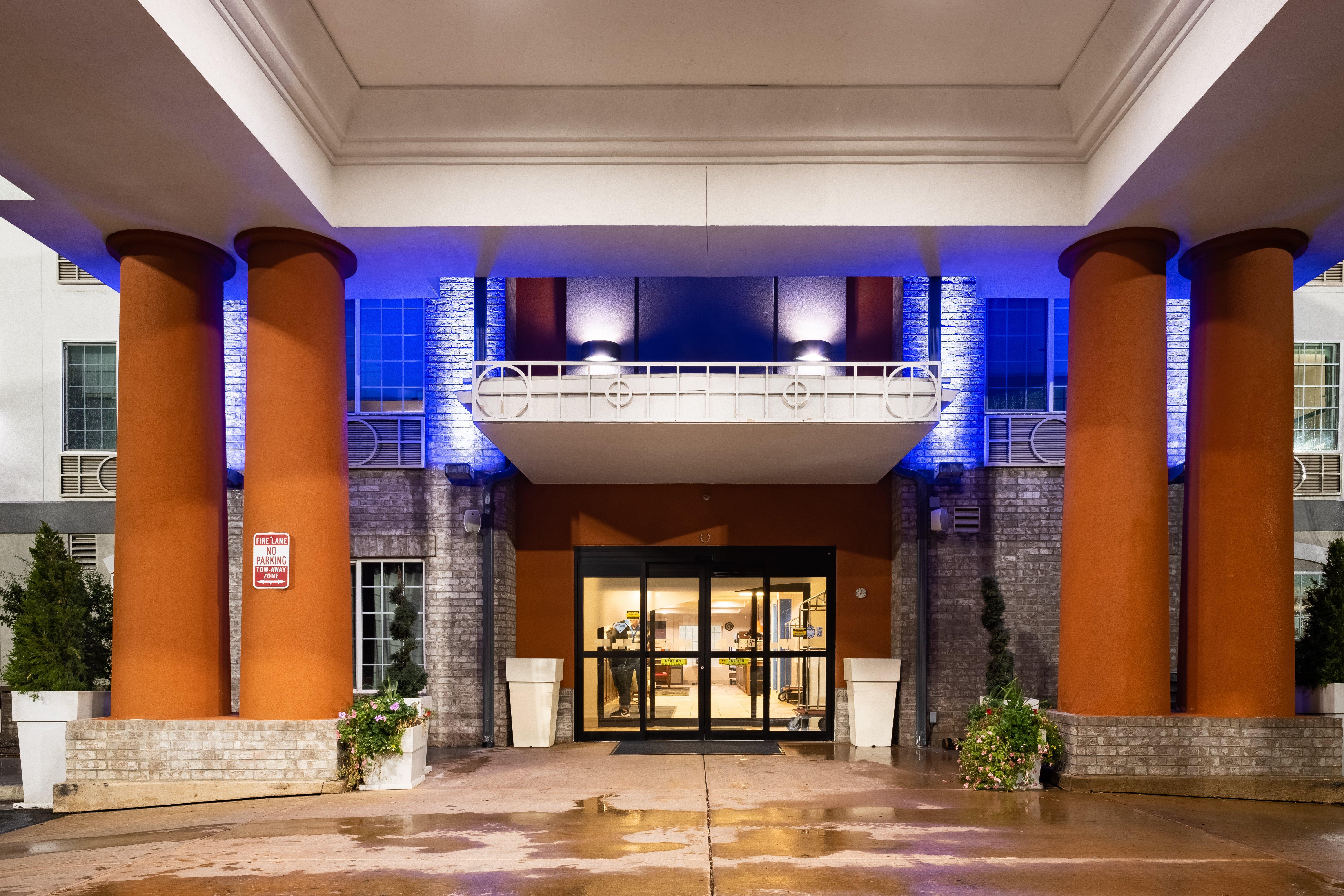 Holiday Inn Express Hotel & Suites Evanston By Ihg Екстериор снимка