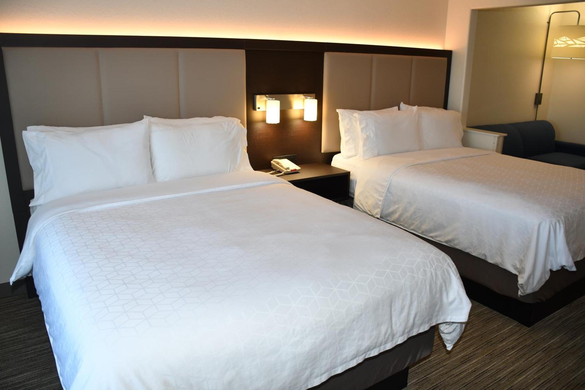 Holiday Inn Express Hotel & Suites Evanston By Ihg Стая снимка