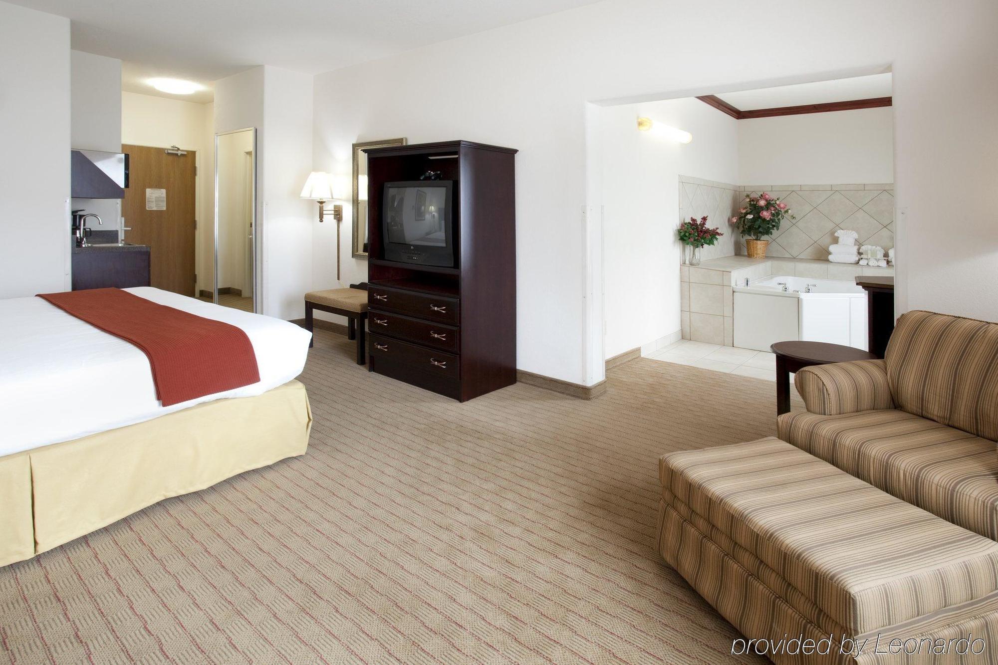 Holiday Inn Express Hotel & Suites Evanston By Ihg Стая снимка
